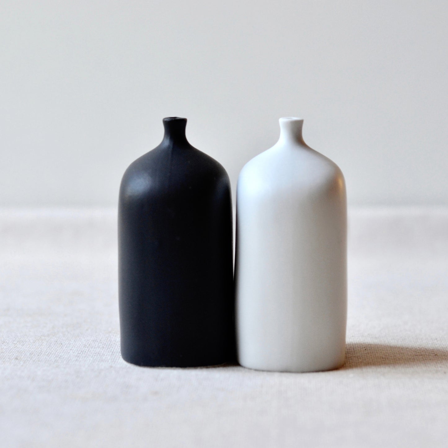 VIALS BLACK & WHITE SALT + PEPPER SET