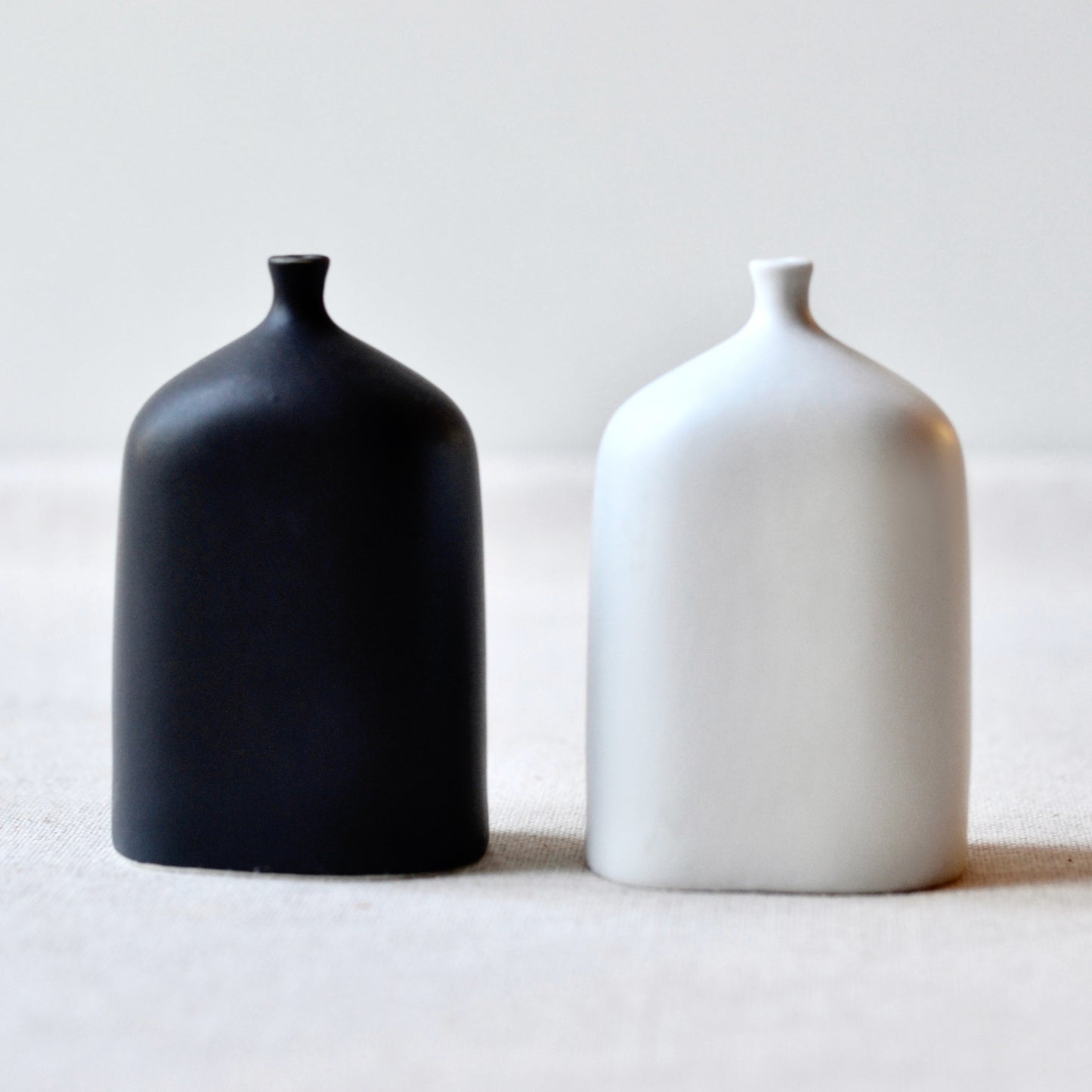 VIALS BLACK & WHITE SALT + PEPPER SET