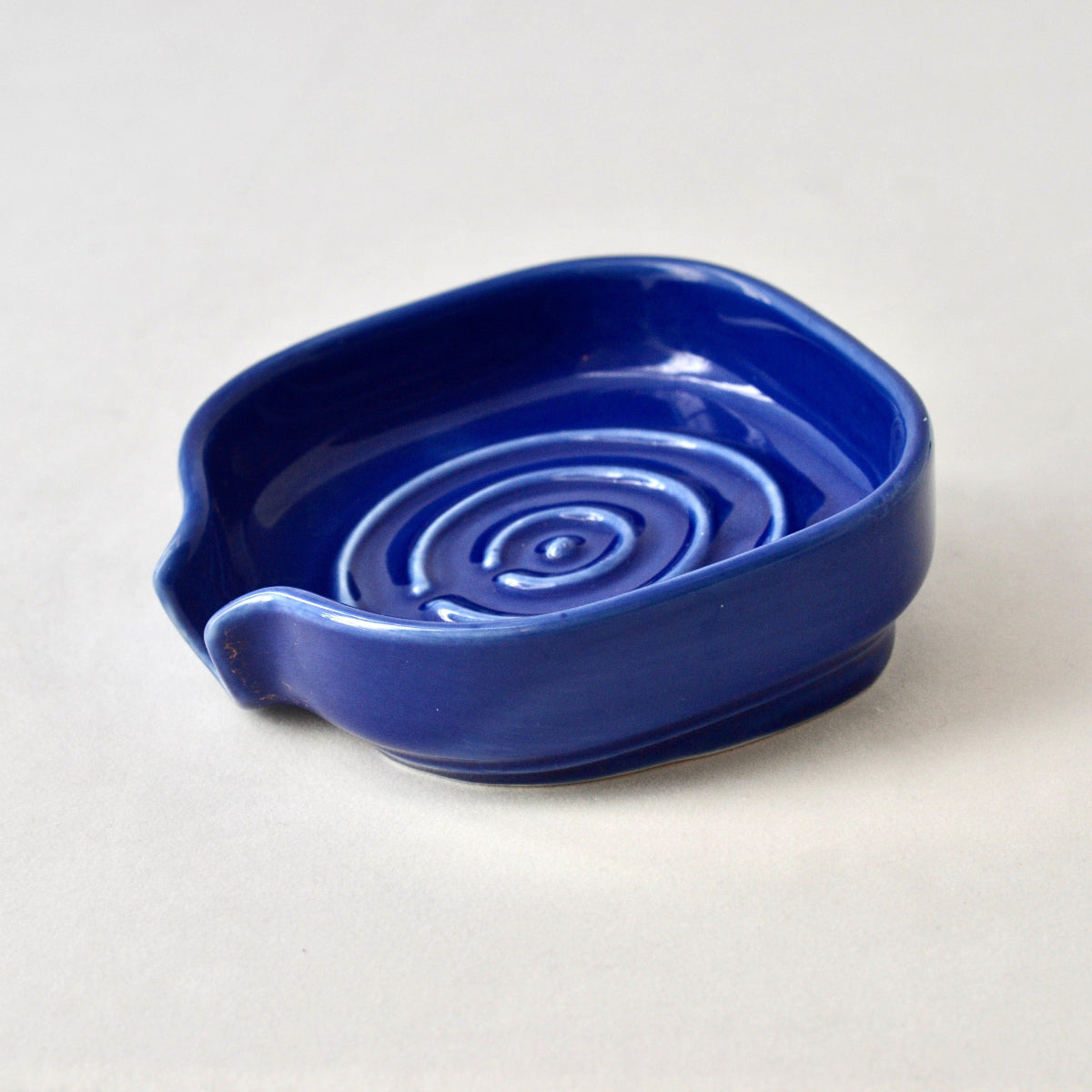 Cobalt blue self draining ceramic porcelain soap dish