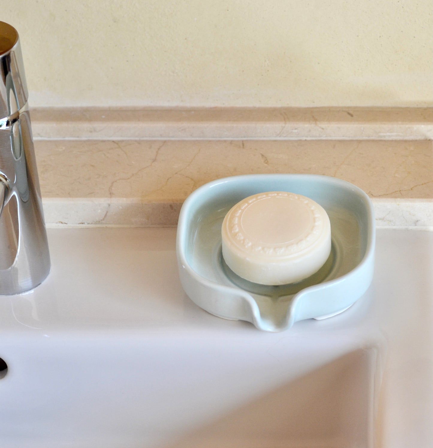 Celadon self draining ceramic soap dish porcelain holder