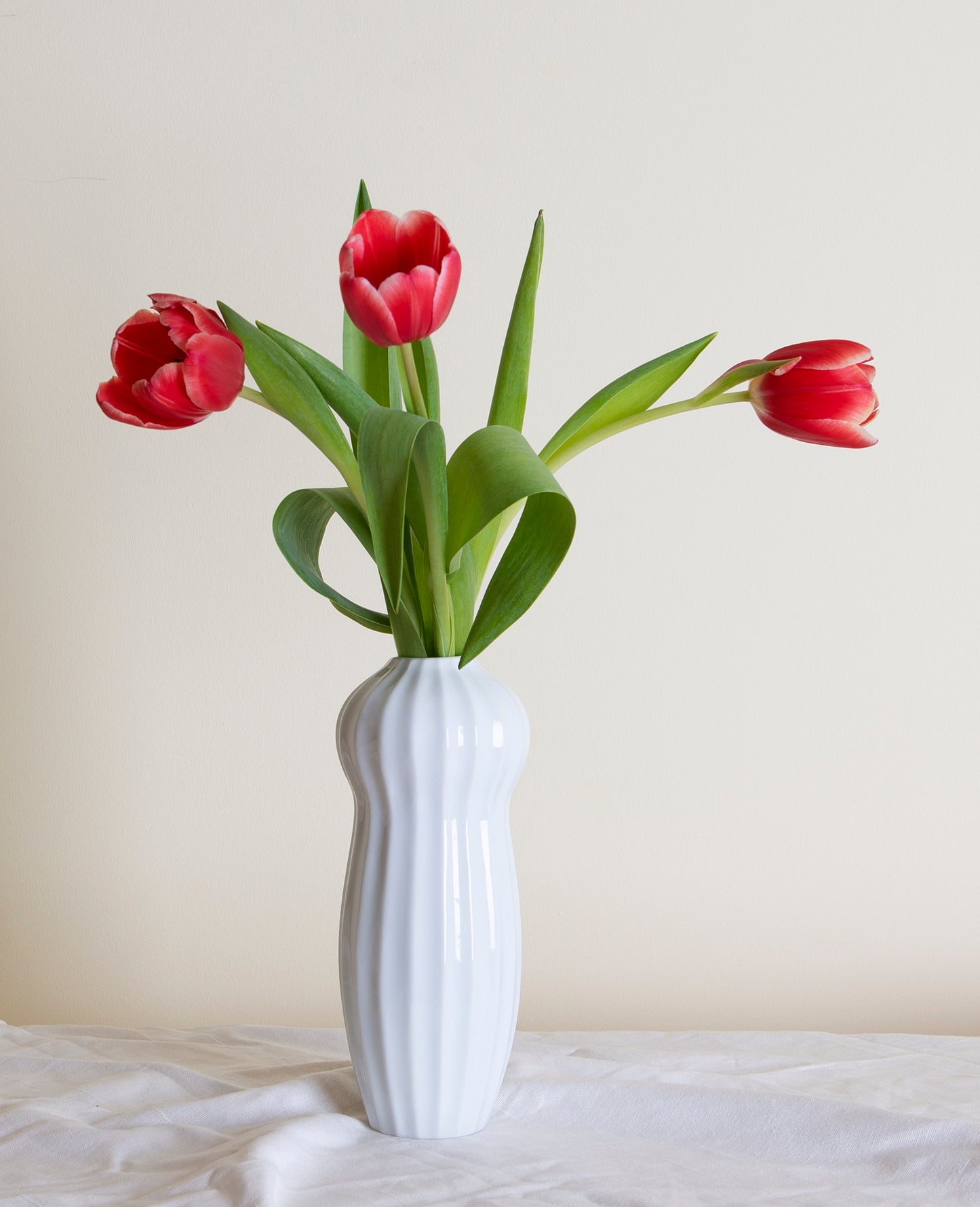 MAJA tall ribbed porcelain Ikebana vase in Japandi style
