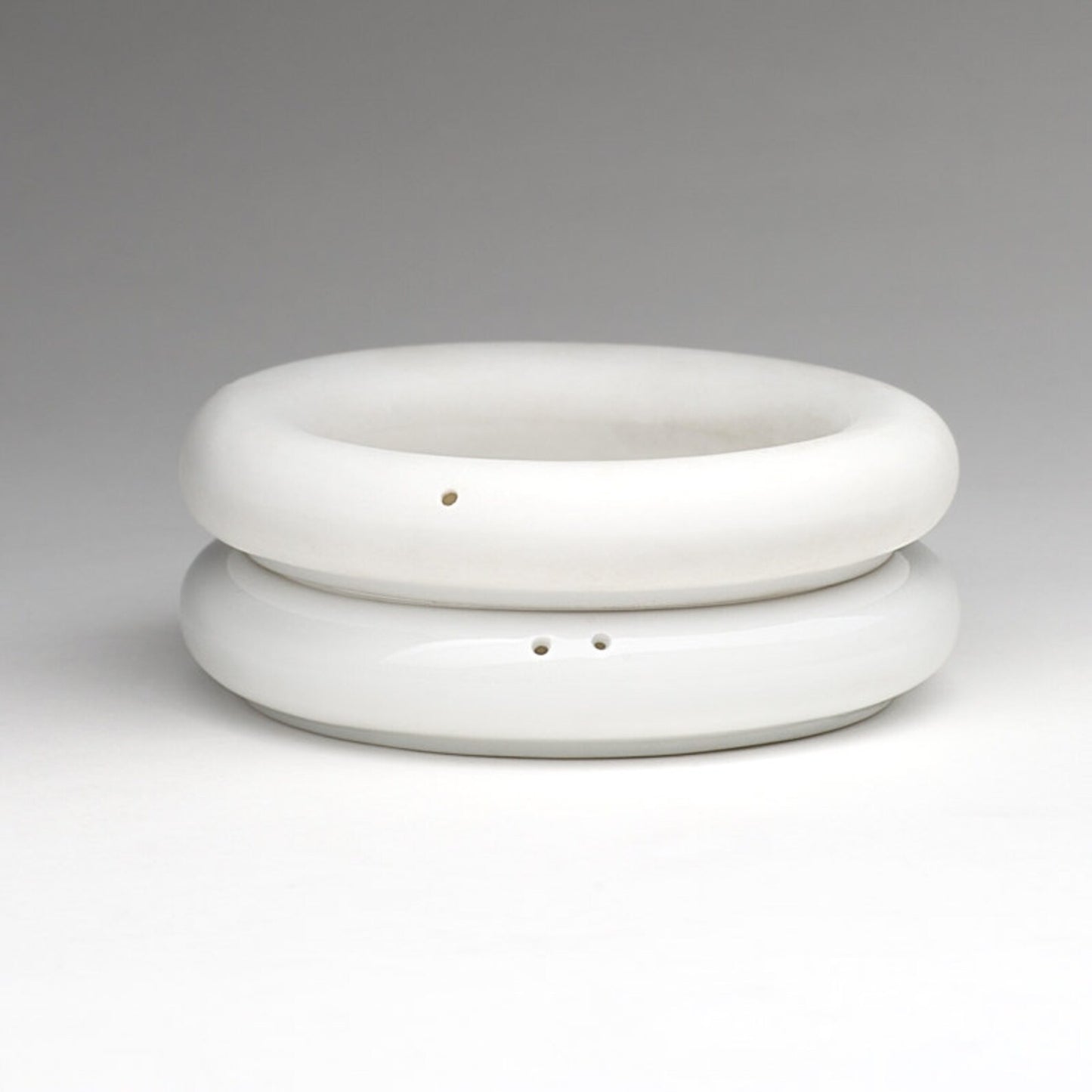 RINGS Salt + Pepper shaker set