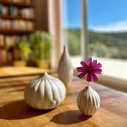 Strukturierte Porzellanvasen – 3er-Set