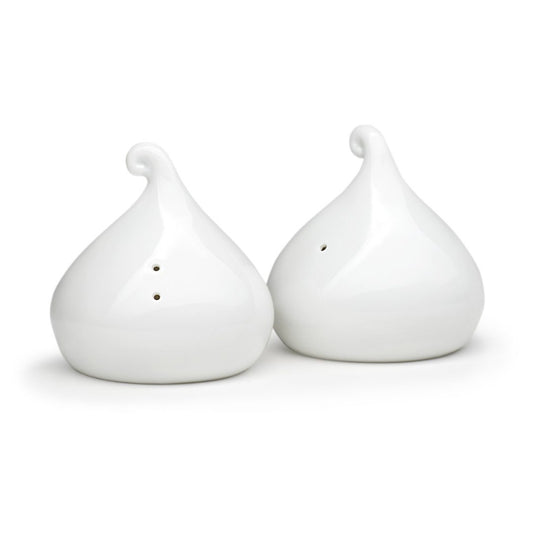 Sculptural porcelain salt and pepper shakers by Maia Ming Designs, high-fired and food-safe, Zen inspired artisan pottery handmade in Barcelona.