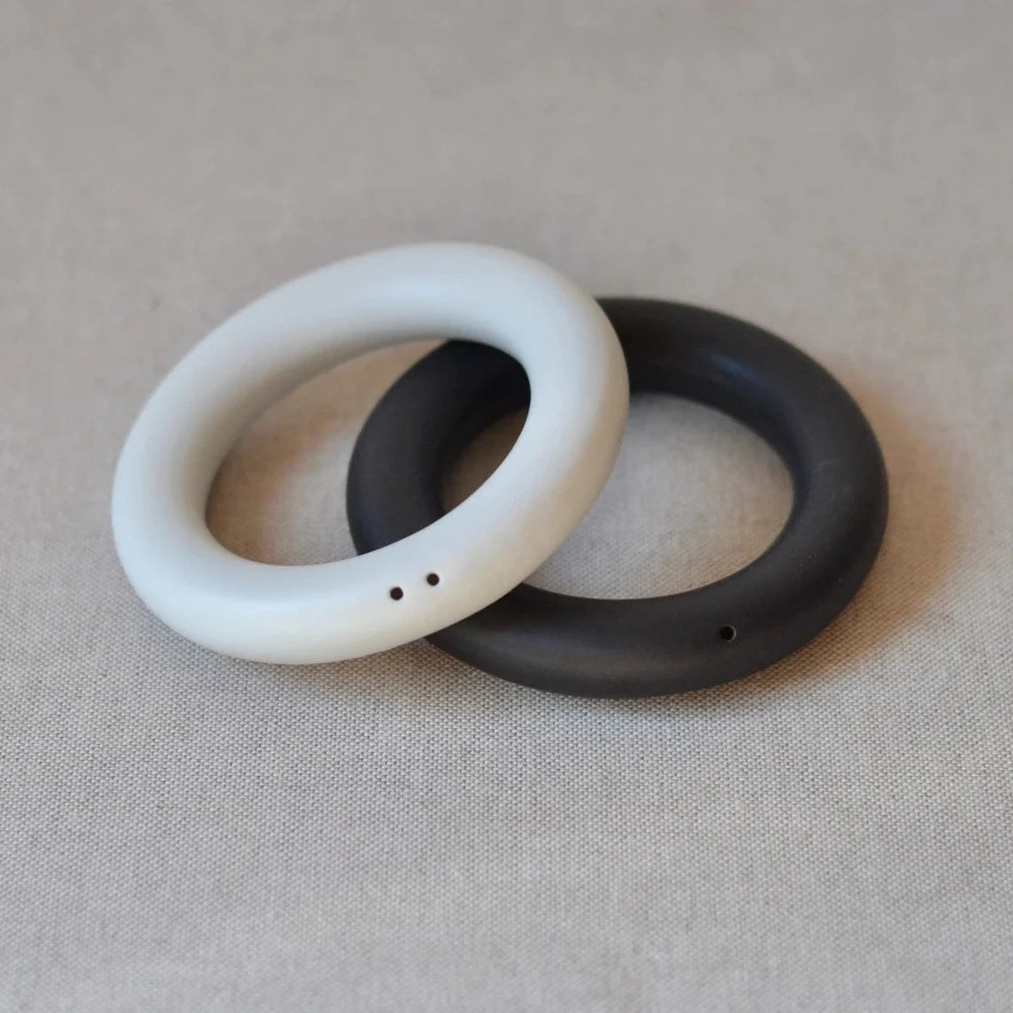 RINGS black & white  Salt + Pepper shaker set