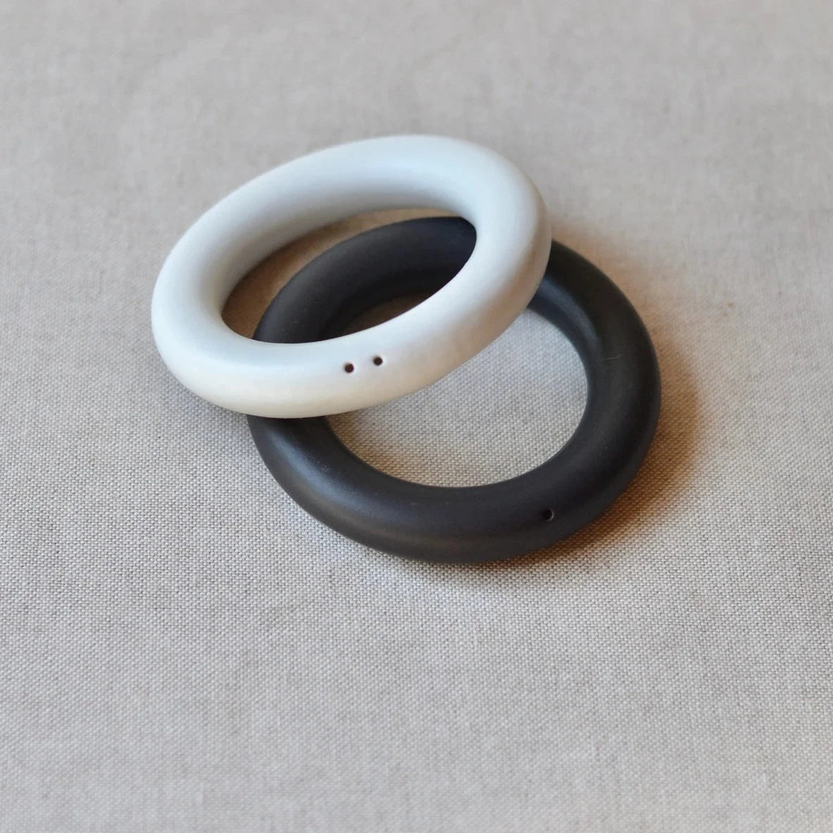 RINGS black & white  Salt + Pepper shaker set