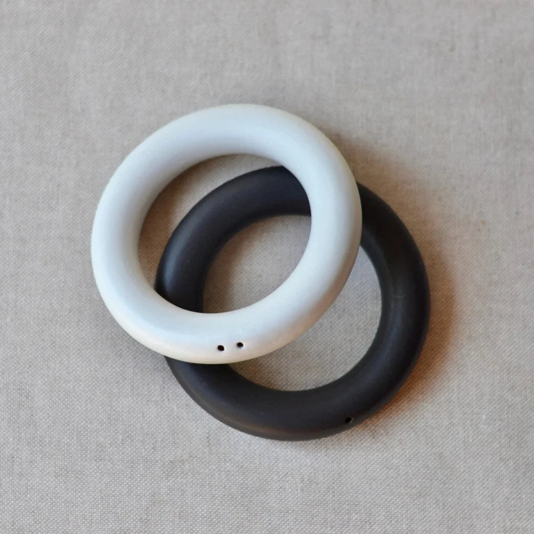 RINGS black & white  Salt + Pepper shaker set